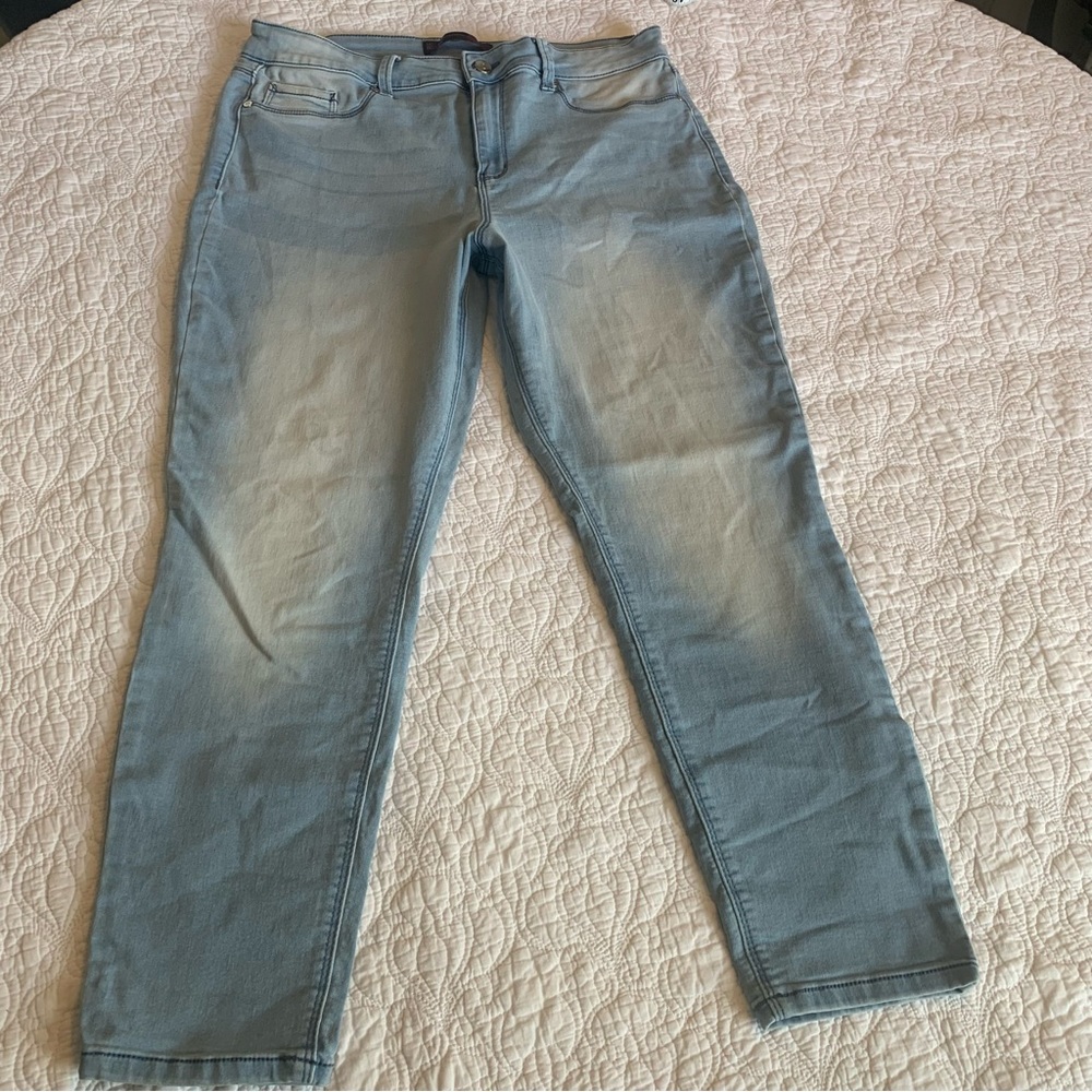 No Boundaries faded , ankle jeans,  high rise, cropped capris jeans